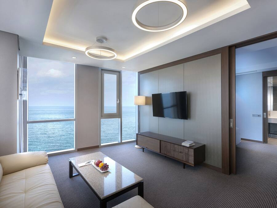 50–tuumainen LED-televisio, jossa digitaalikanavat