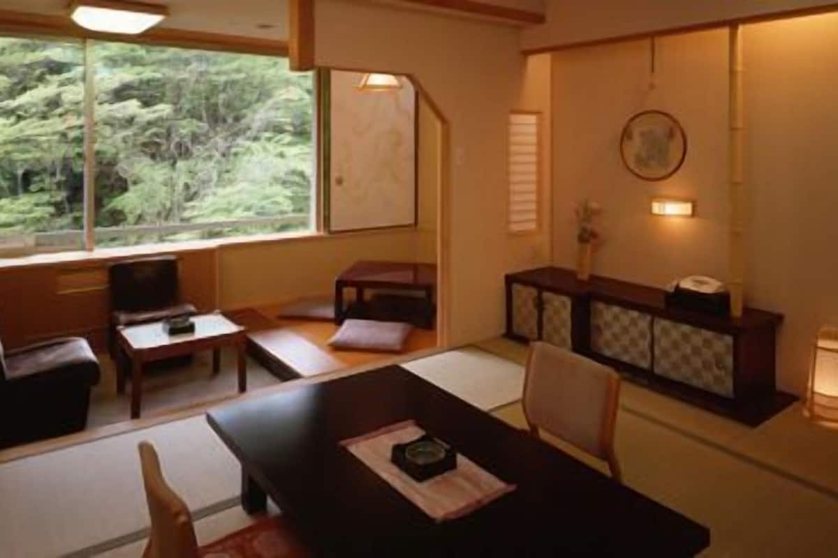 in-room safe, free wifi, bed sheets