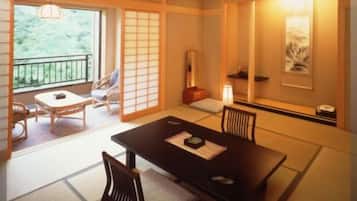 In-room safe, free WiFi, bed sheets