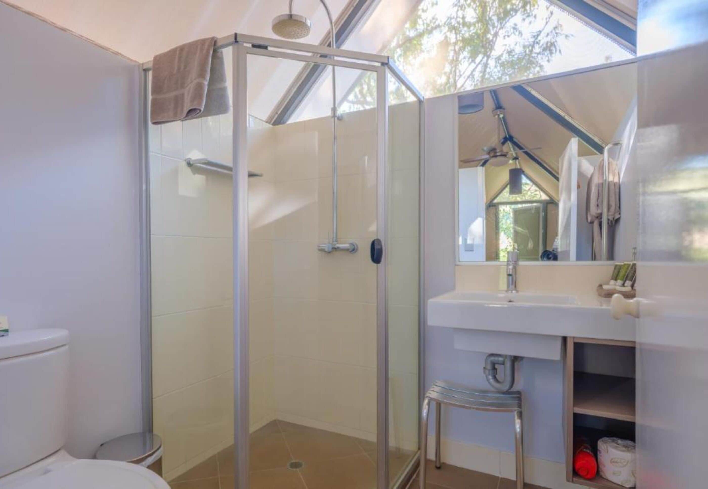 Shower, free toiletries, towels