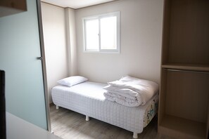 Habitación individual básica, 1 cama individual, baño privado | Escritorio y wifi gratis