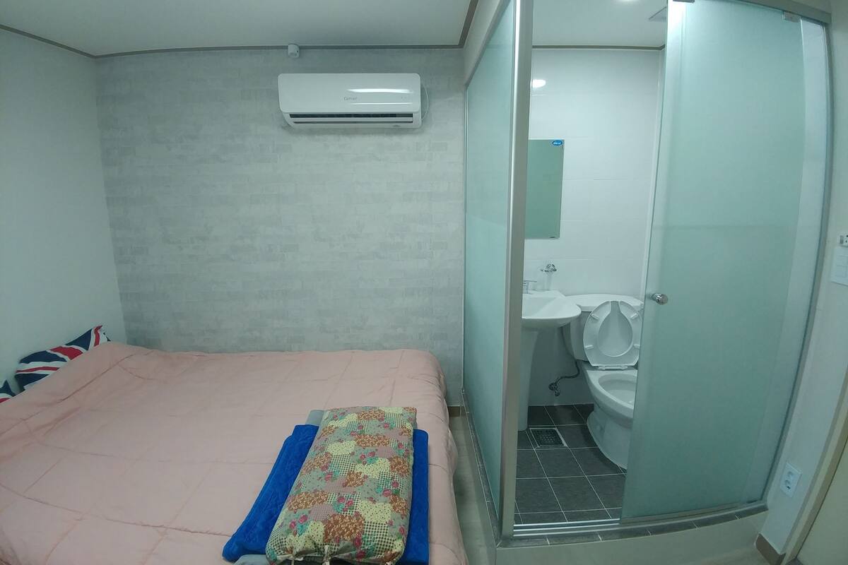 Deluxe Studio, 2 Bedrooms, Private Bathroom, City View | Desk, WiFi (free)