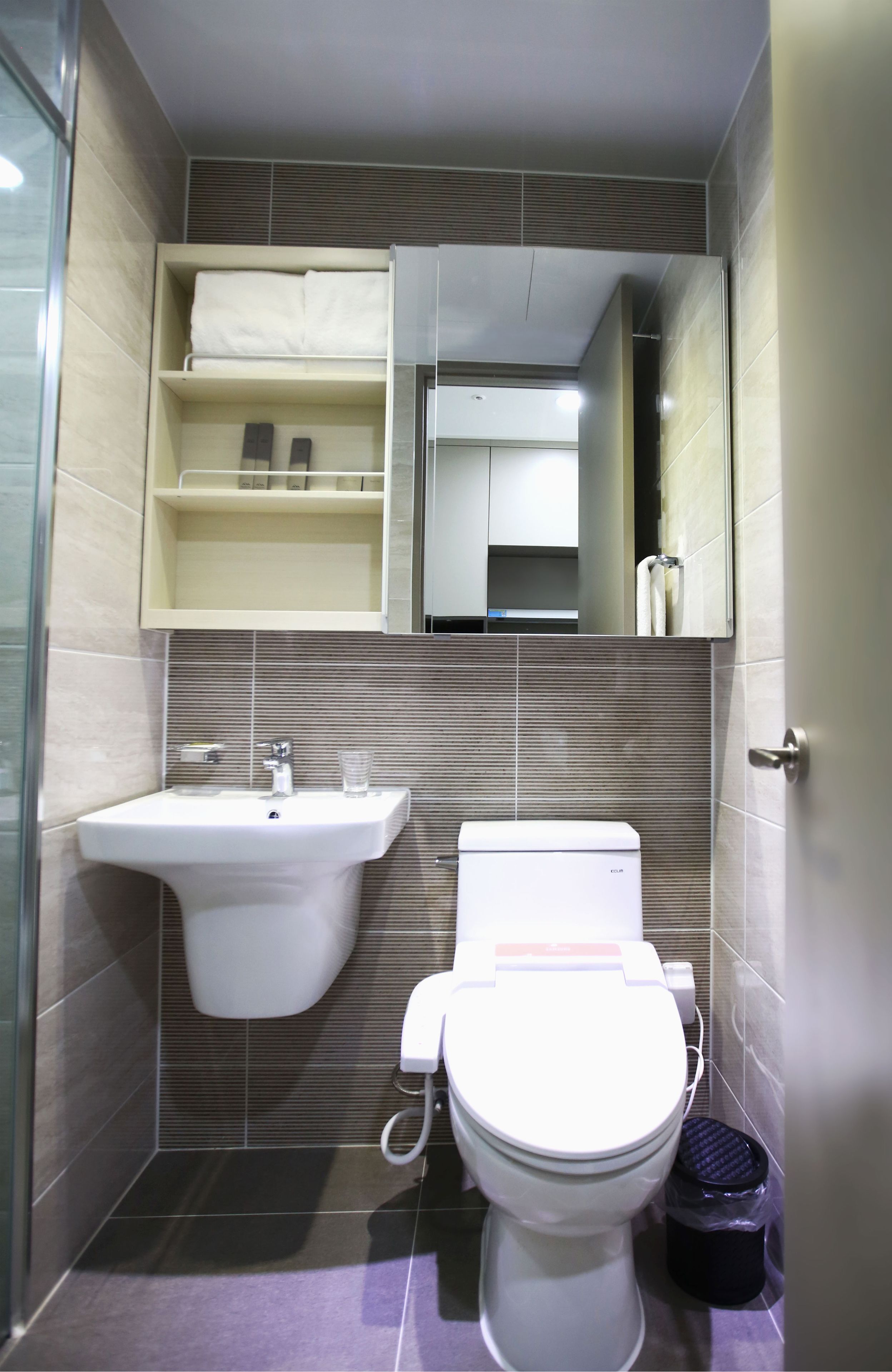 shower, free toiletries, hair dryer, bidet