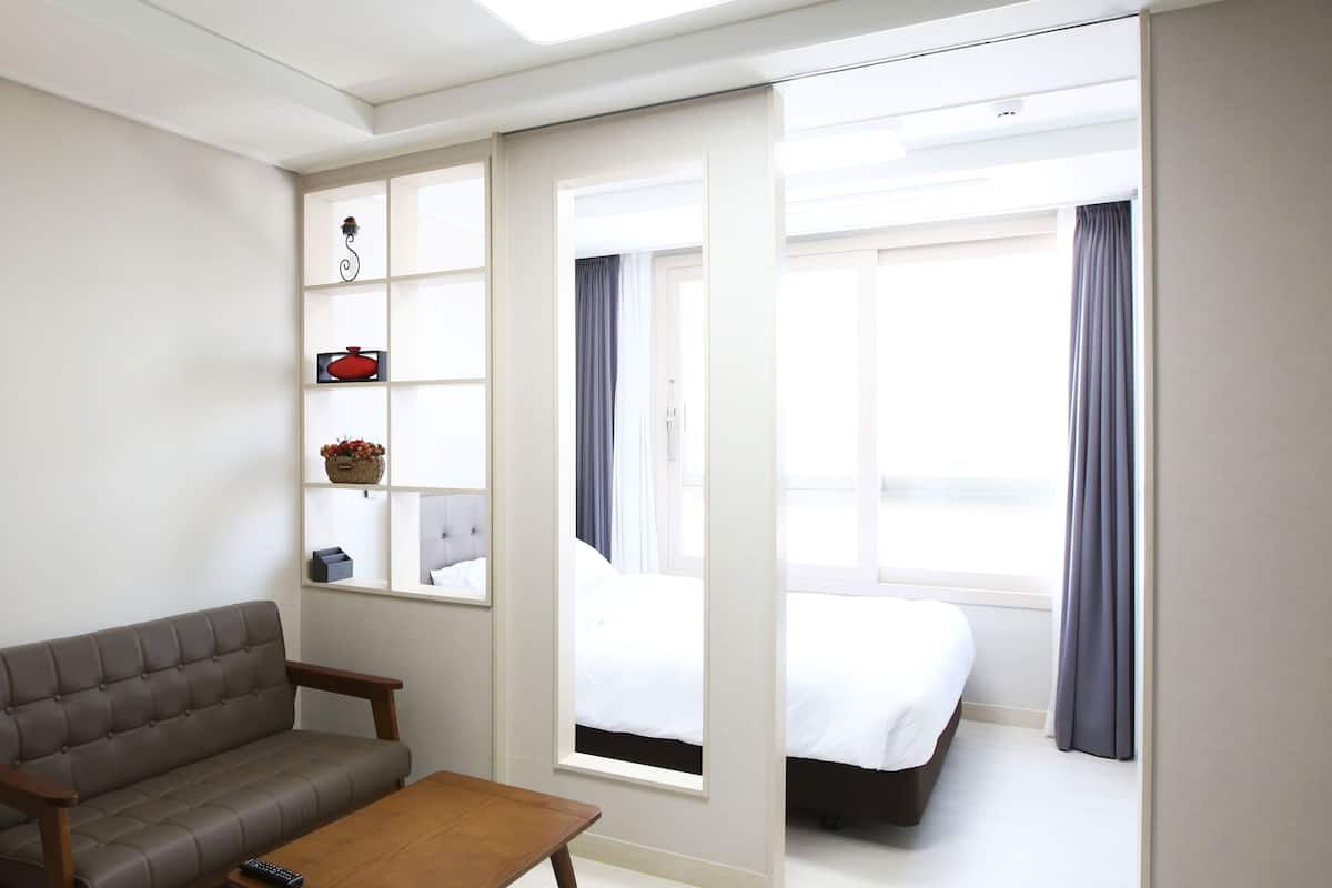 in-room safe, desk, soundproofing, free wifi