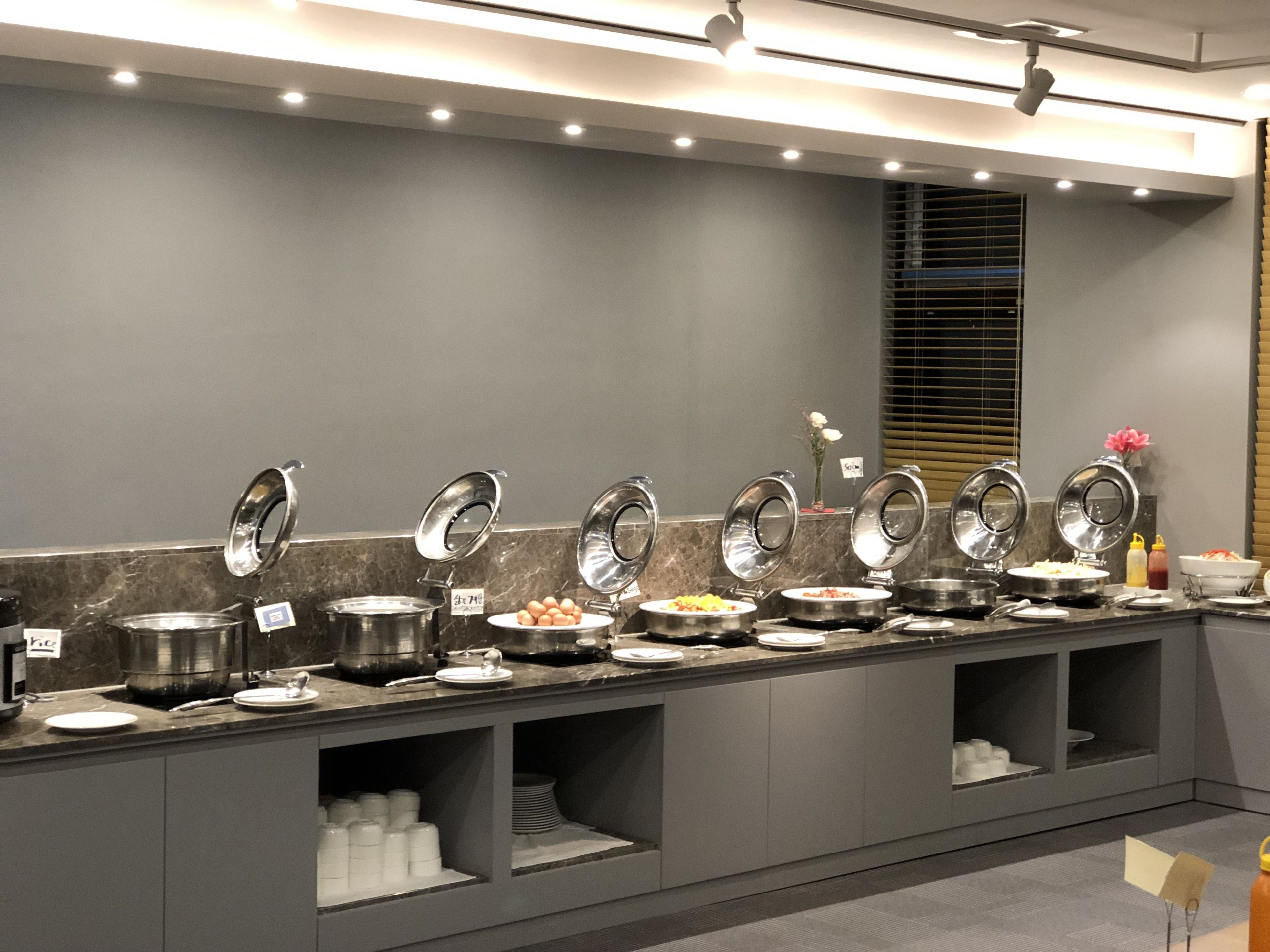 daily buffet breakfast (krw 12900 per person)