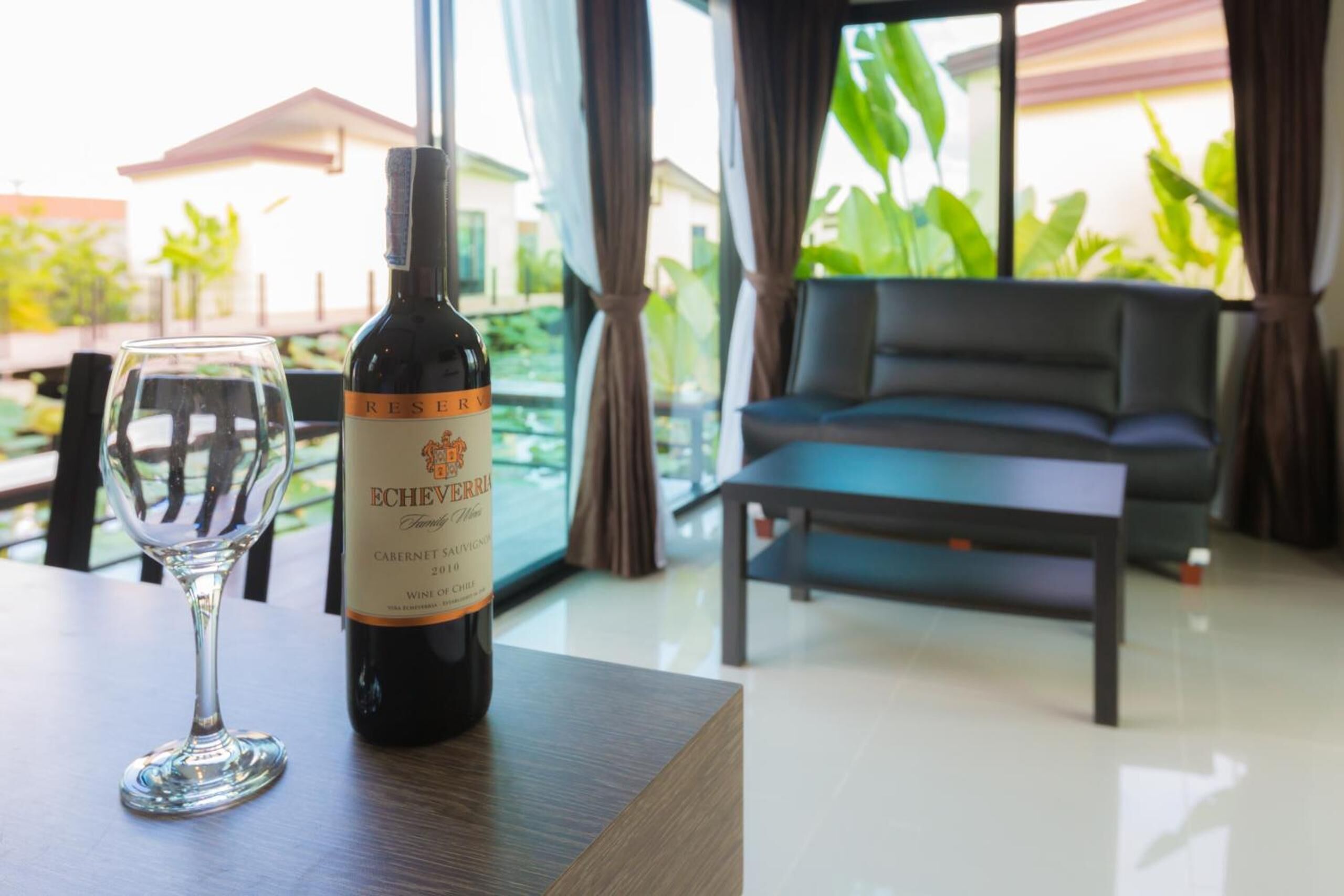 32-inch flat-screen tv with cable channels, tv