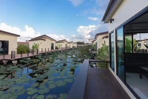 屋外プール、サンラウンジャー