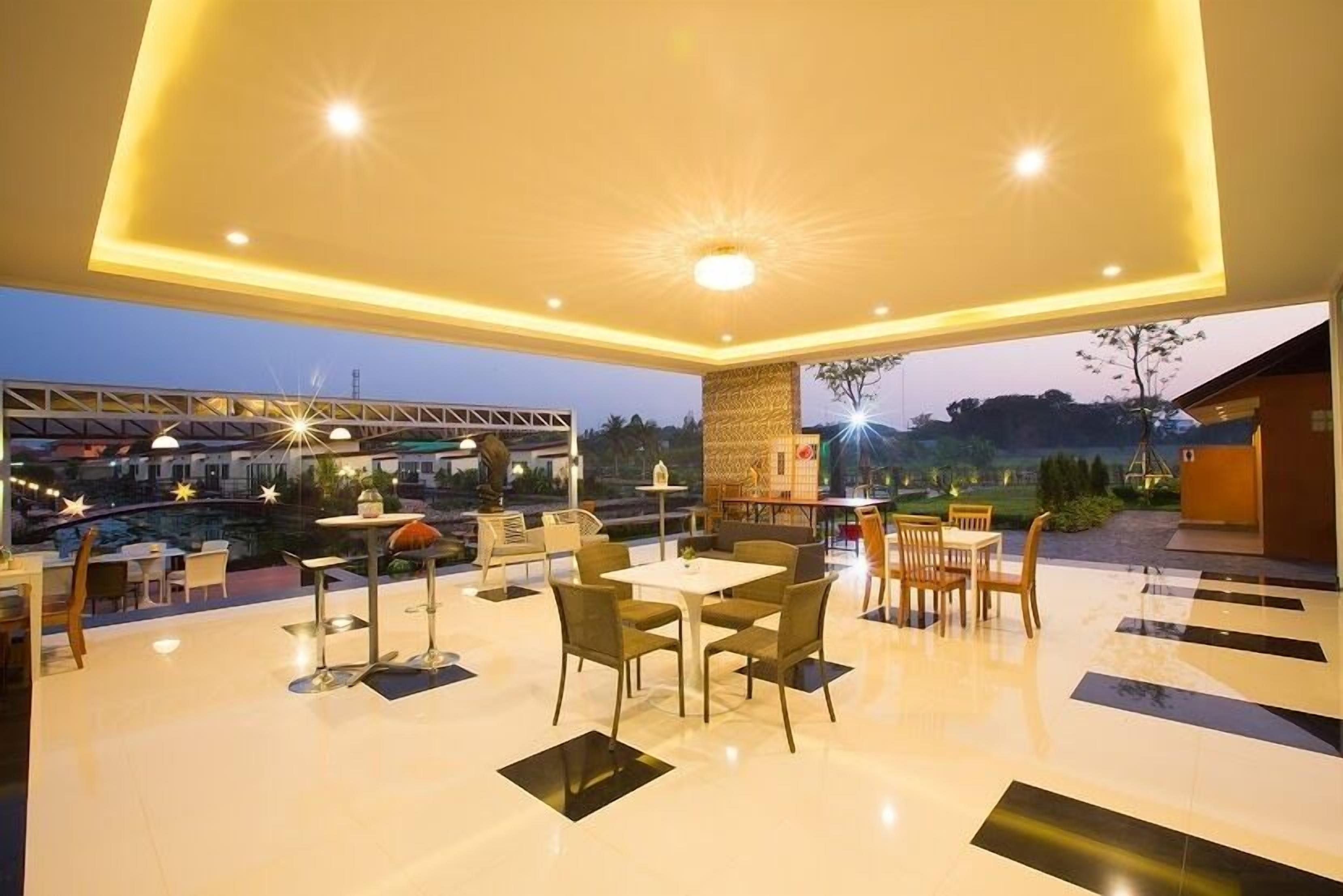 breakfast, lunch, dinner served; thai cuisine