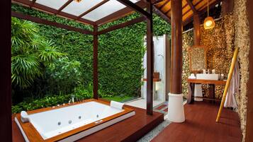 Ropa de cama de alta calidad, minibar, caja fuerte y escritorio