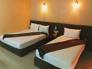 Superior Twin | Meja, langsir/tirai gelap terus, katil lipat simpan/tambahan 
