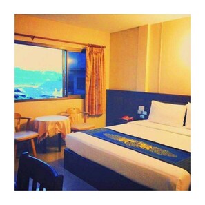 Superior Double | Desk, blackout drapes, rollaway beds, free WiFi