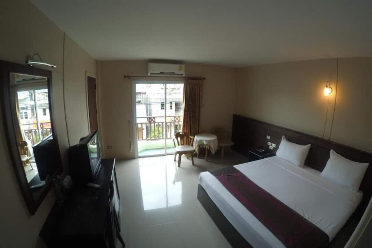 desk, blackout curtains, rollaway beds, free wifi