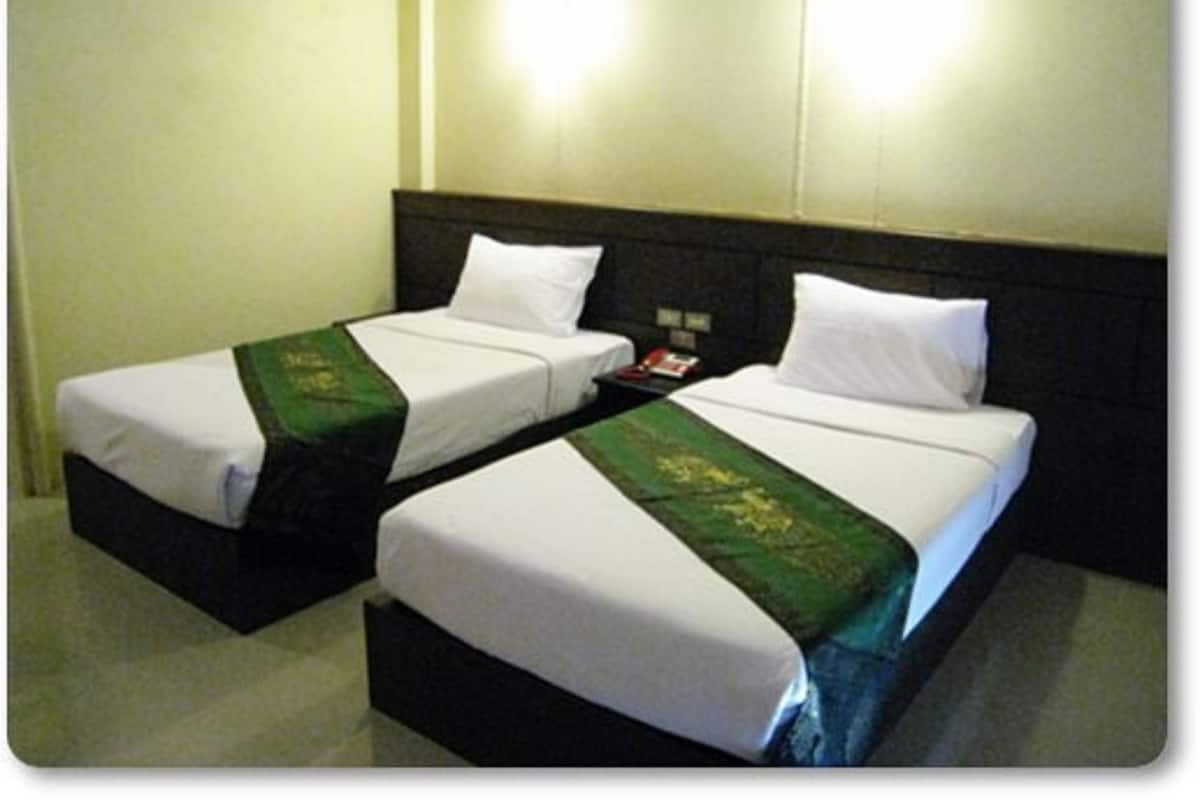 Superior Twin | Desk, blackout drapes, rollaway beds (surcharge), WiFi (free)