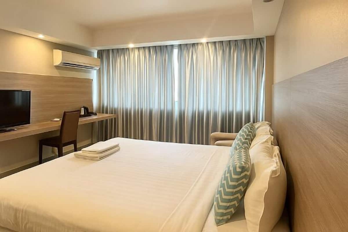 Minibar, caja fuerte, escritorio y wifi gratis