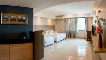 Executive Room, Balcony | Minibar, in-room safe, desk, free WiFi