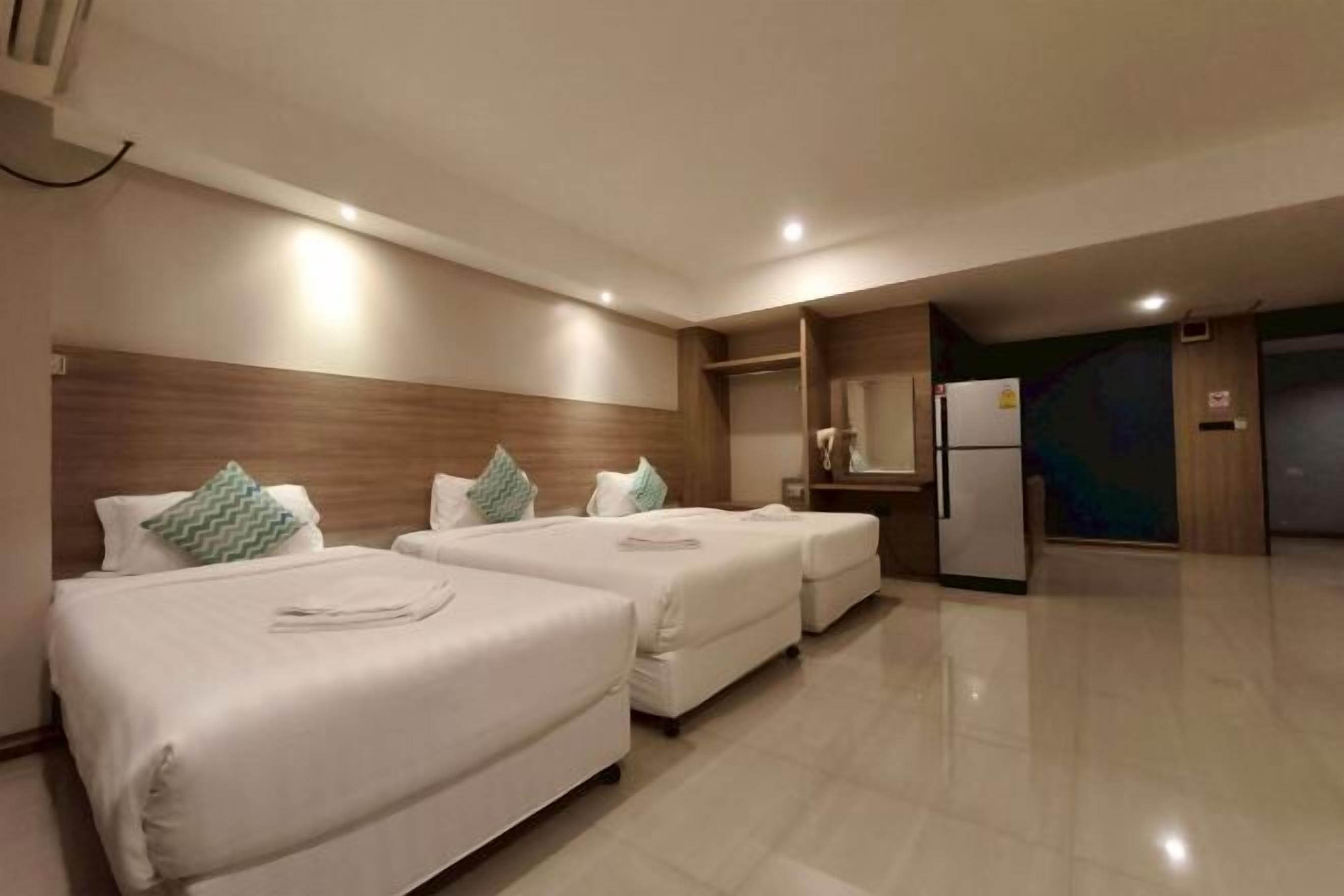 Minibar, in-room safe, desk, free WiFi