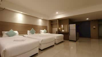 Quarto triplo premier | Frigobar, cofres nos quartos, escrivaninha, Wi-Fi de cortesia