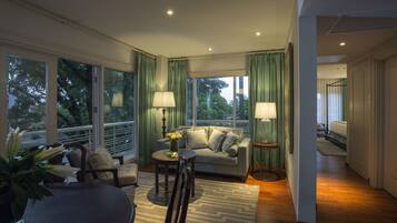 41-inch flat-screen TV with cable channels, LCD TV, pay films