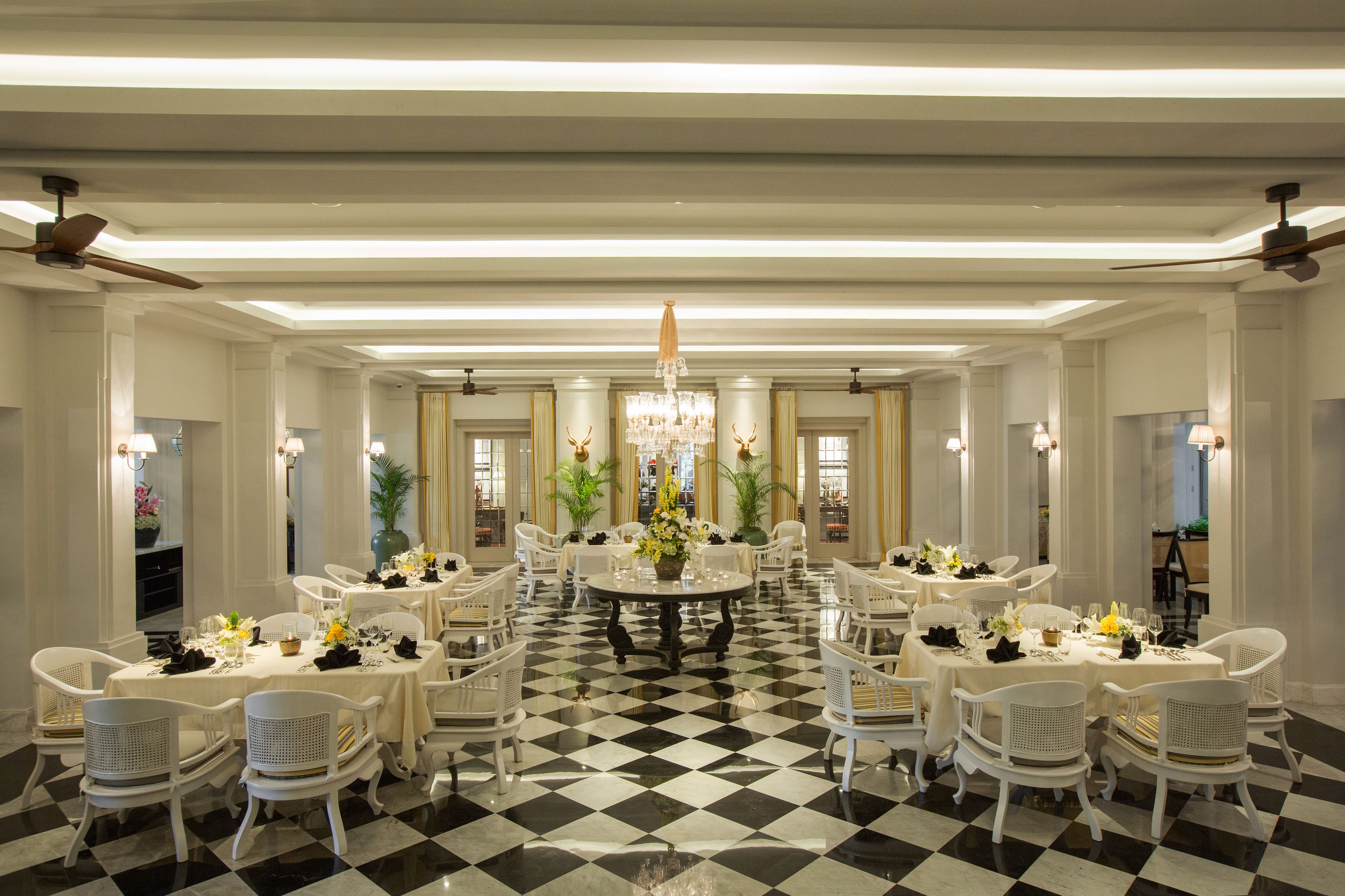 Breakfast, lunch, dinner served; international cuisine 