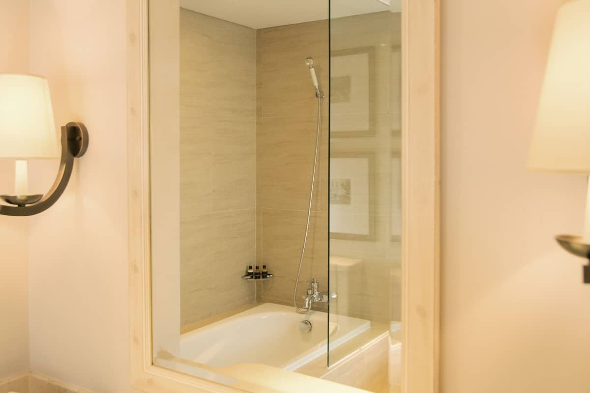 shower, free toiletries, bathrobes, slippers