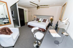 Ropa de cama de alta calidad y minibar