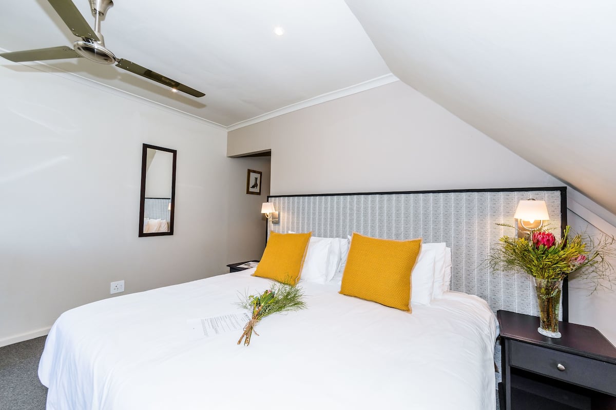 Superior kamer, 1 twee- of 2 eenpersoonsbedden | Luxe beddengoed, een minibar, een kluis op de kamer, een bureau
