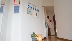 A hallway with a sign reading "guest house & LOHAS HOME". - Guest House Lohas Home (Akashi)