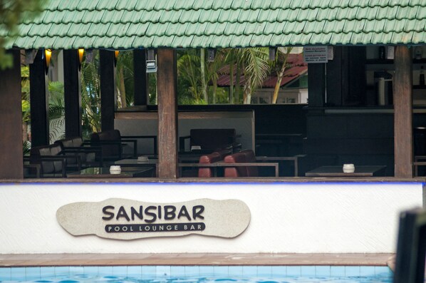 Poolside bar