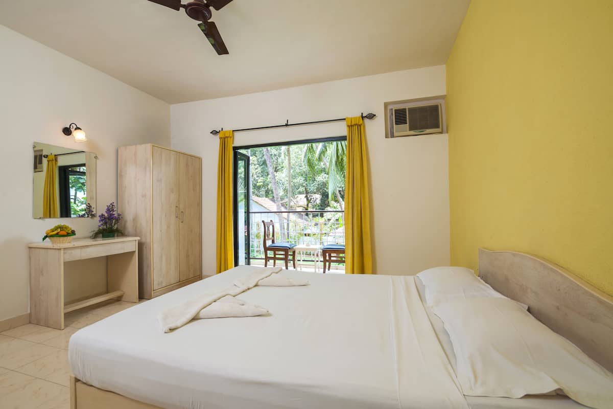 Chambre Standard, 1 chambre, fumeurs, salle de bains privée | Coffres-forts dans les chambres, bureau, lits pliants/supplémentaires