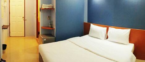 Superior Double | Desk, free WiFi