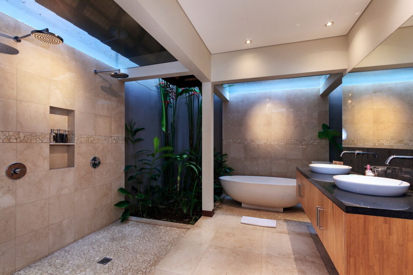 Villa, 3 slaapkamers, privézwembad | Badkamer | Een aparte badkuip en douche, gratis toiletartikelen, een haardroger
