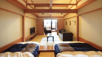 Habitación tradicional, 2 camas individuales, hidromasaje (Japanese Western Style) | Caja de seguridad en la habitación y escritorio