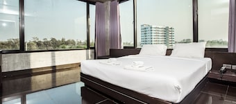 B2 Black Business & Budget Hotel