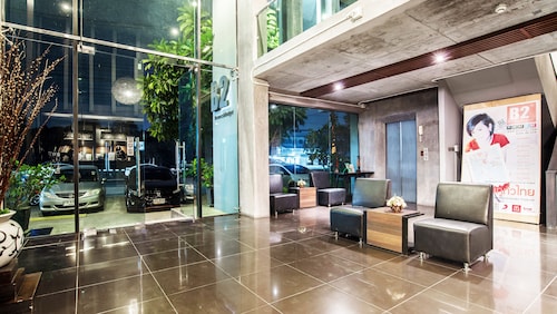 B2 Black Business & Budget Hotel