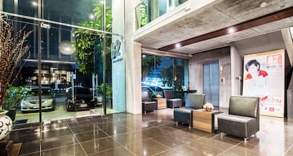 B2 Black Business & Budget Hotel