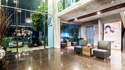 B2 Black Business & Budget Hotel