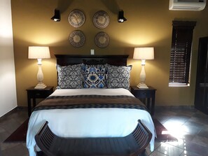 Habitación doble de lujo | Ropa de cama de alta calidad, edred ón, camas Tempur-Pedic y minibar 