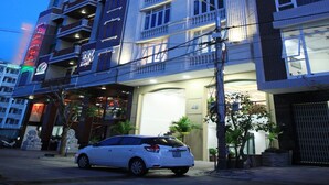 Unclassified image, 4 of 125, button - Miami Beach Hotel (Da Nang)