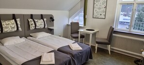 經典雙床房, 共用浴室 | 熨斗/熨衣板、免費無線上網