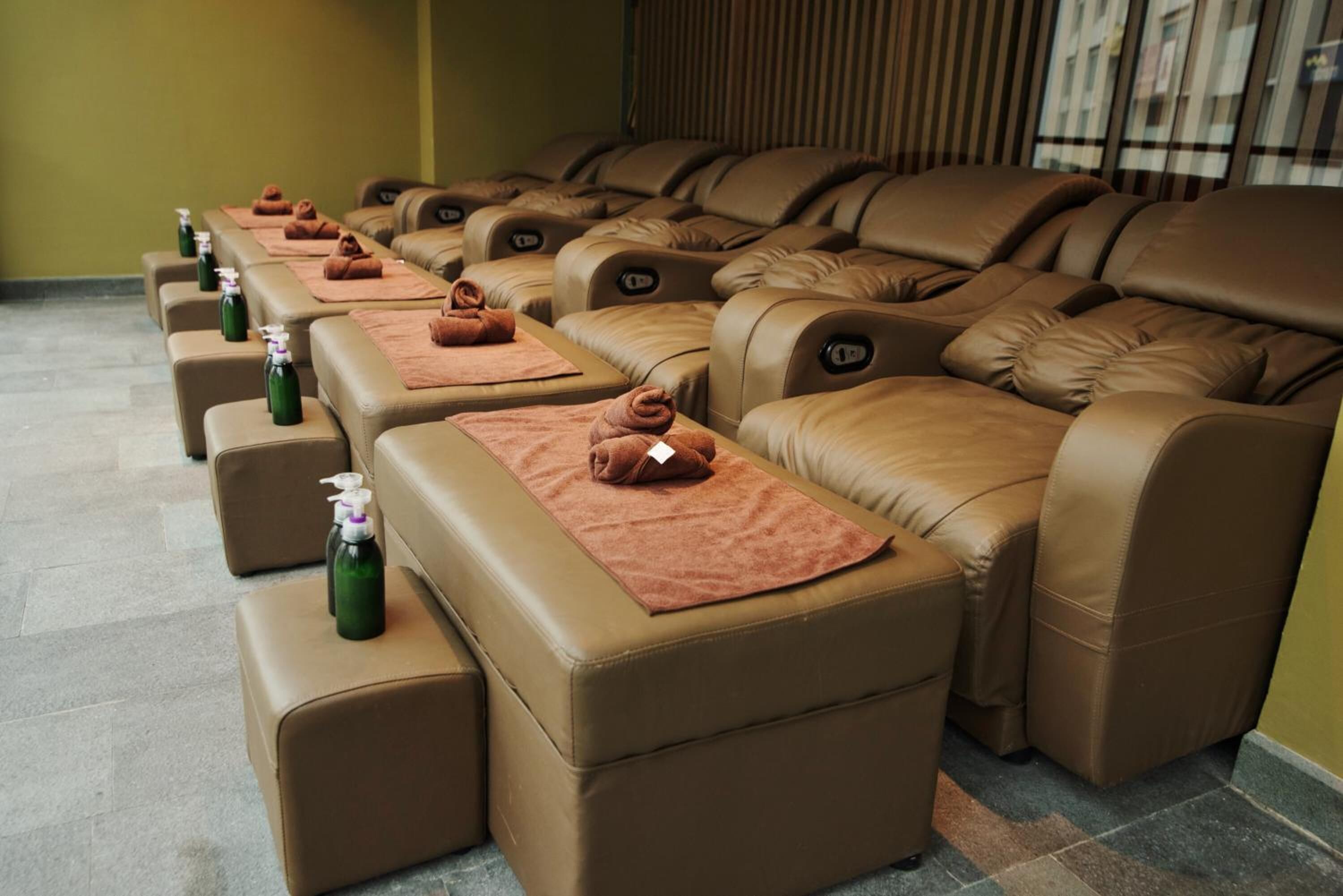 hot tub, facials, reflexology, 5 treatment rooms