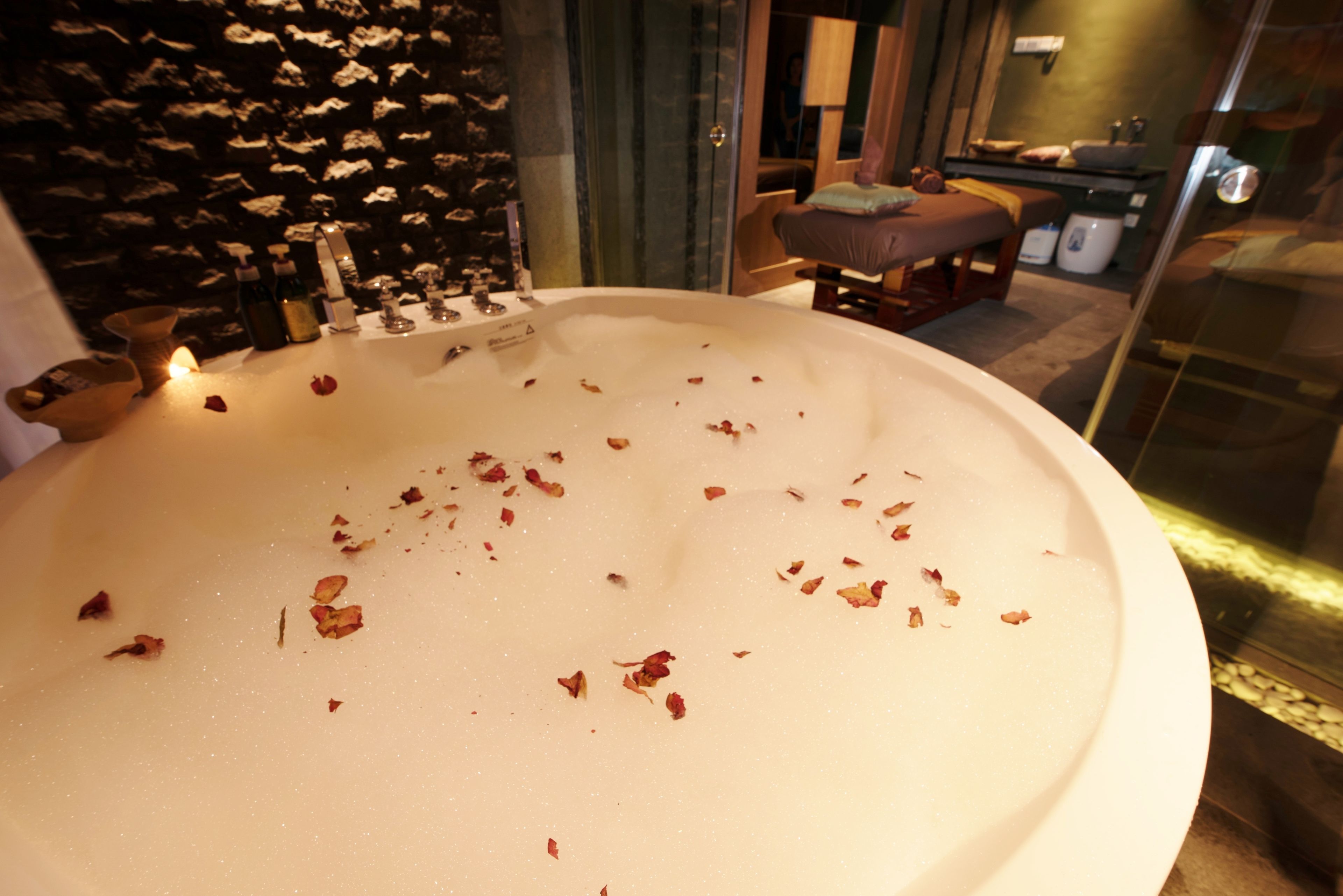 hot tub, facials, reflexology, 5 treatment rooms