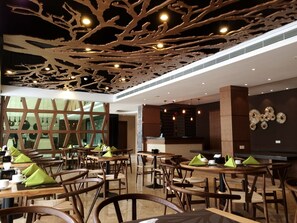 2 restaurants, lunch, dinner served; international cuisine - Eska Hotel (Batam)