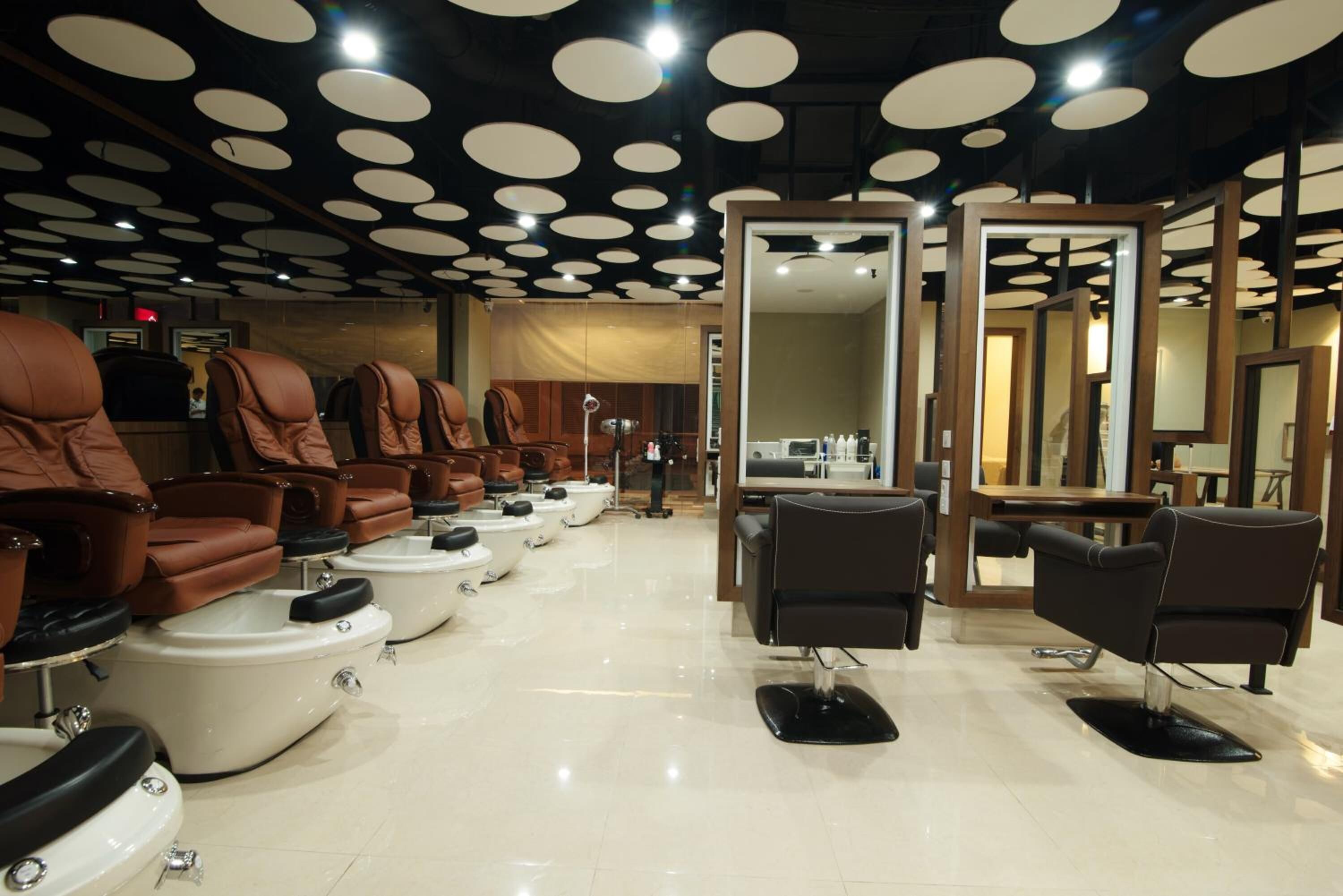 hot tub, facials, reflexology, 5 treatment rooms