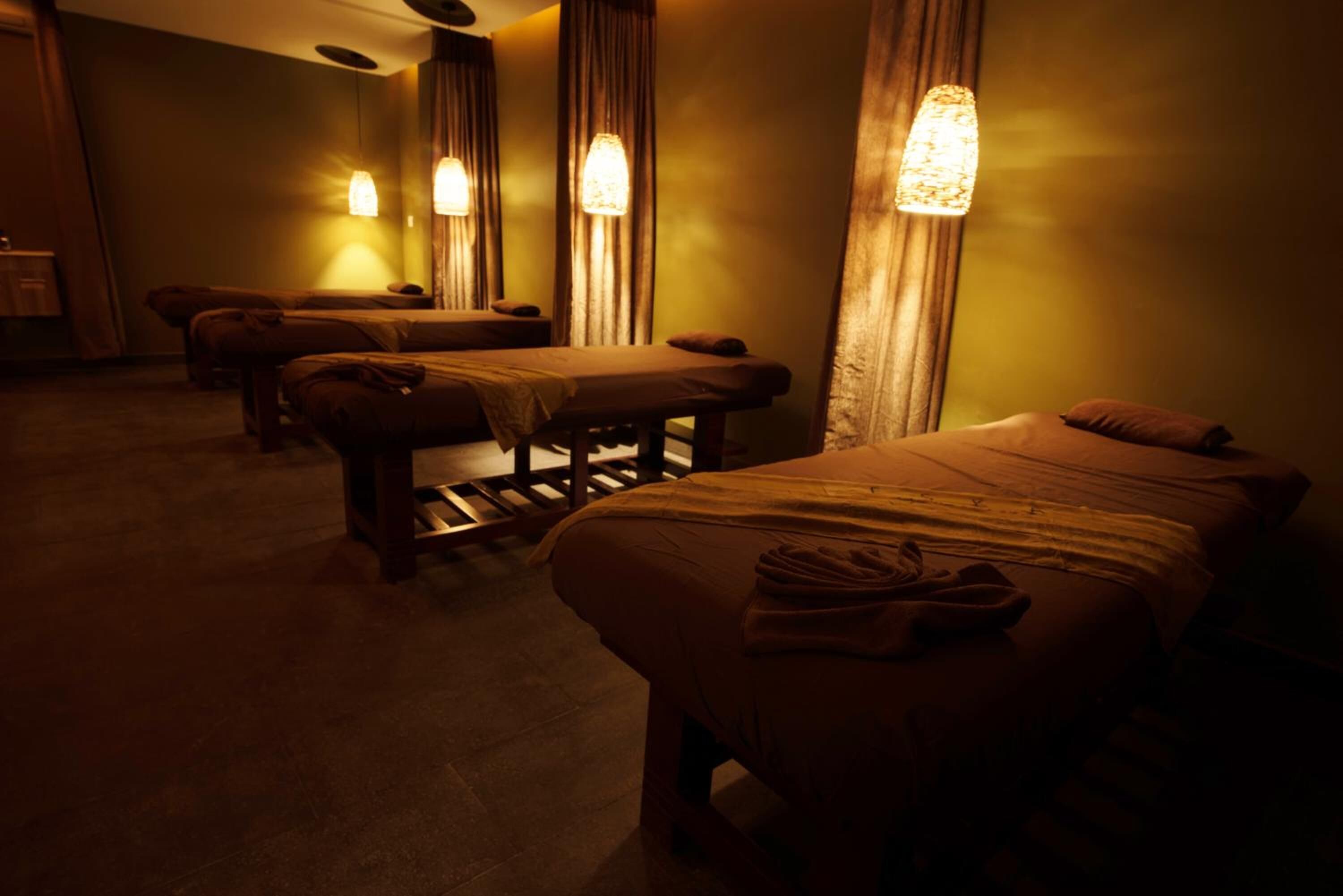 hot tub, facials, reflexology, 5 treatment rooms