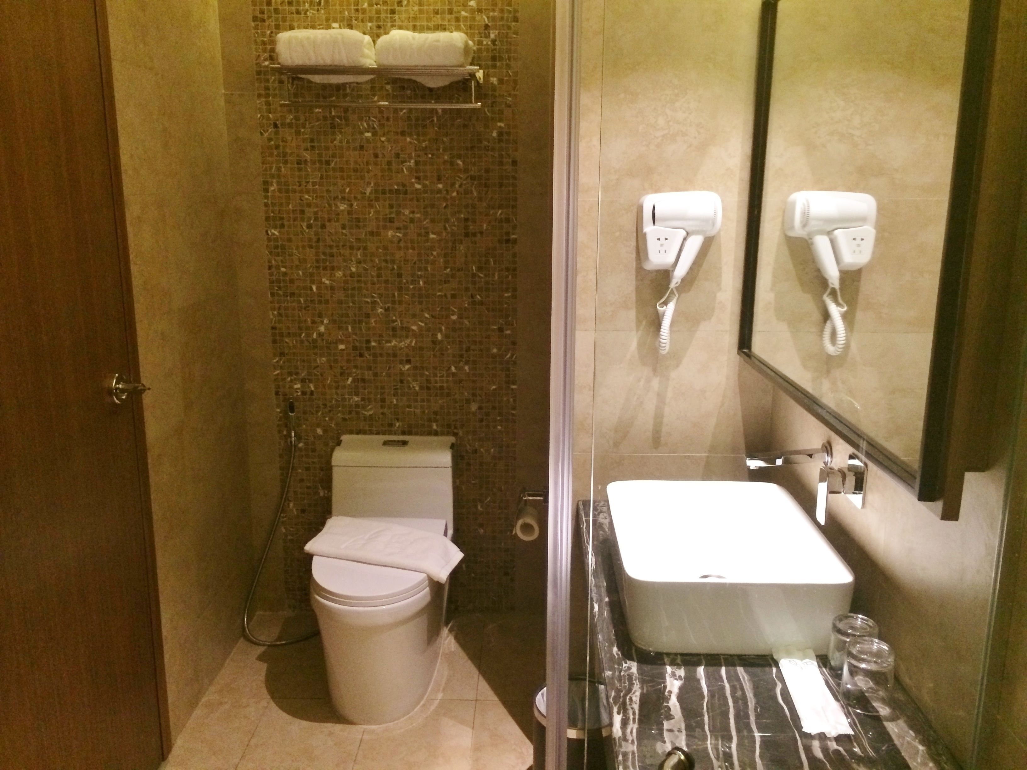 free toiletries, towels