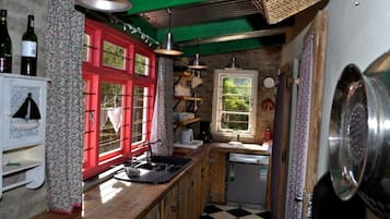 House (Holiday Baviaanshoek) | Private kitchen | Full-size fridge, oven, stovetop, dishwasher