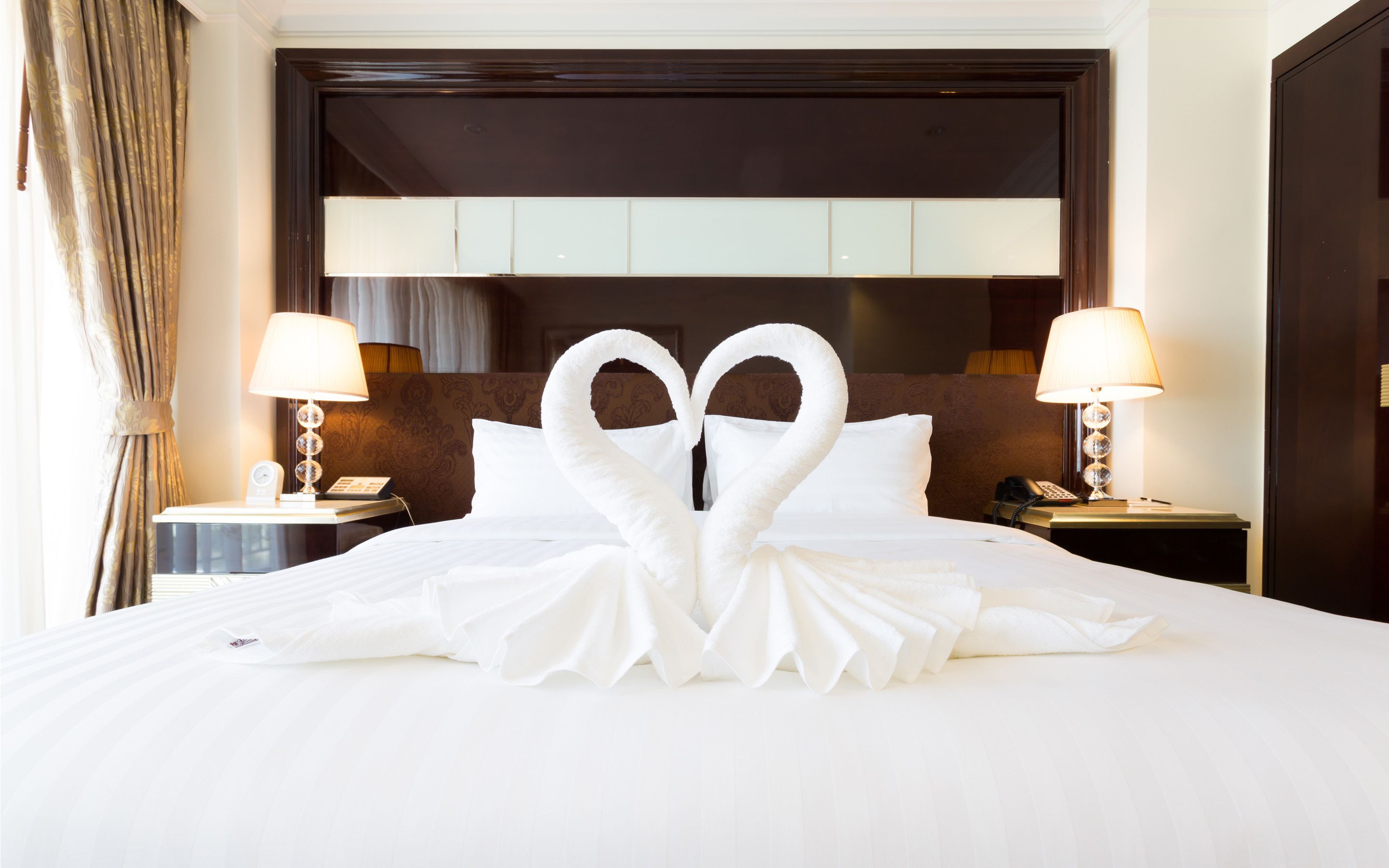 Deluxe-dobbeltværelse | Minibar, pengeskab på værelset, skrivebord, mørklægningsgardiner