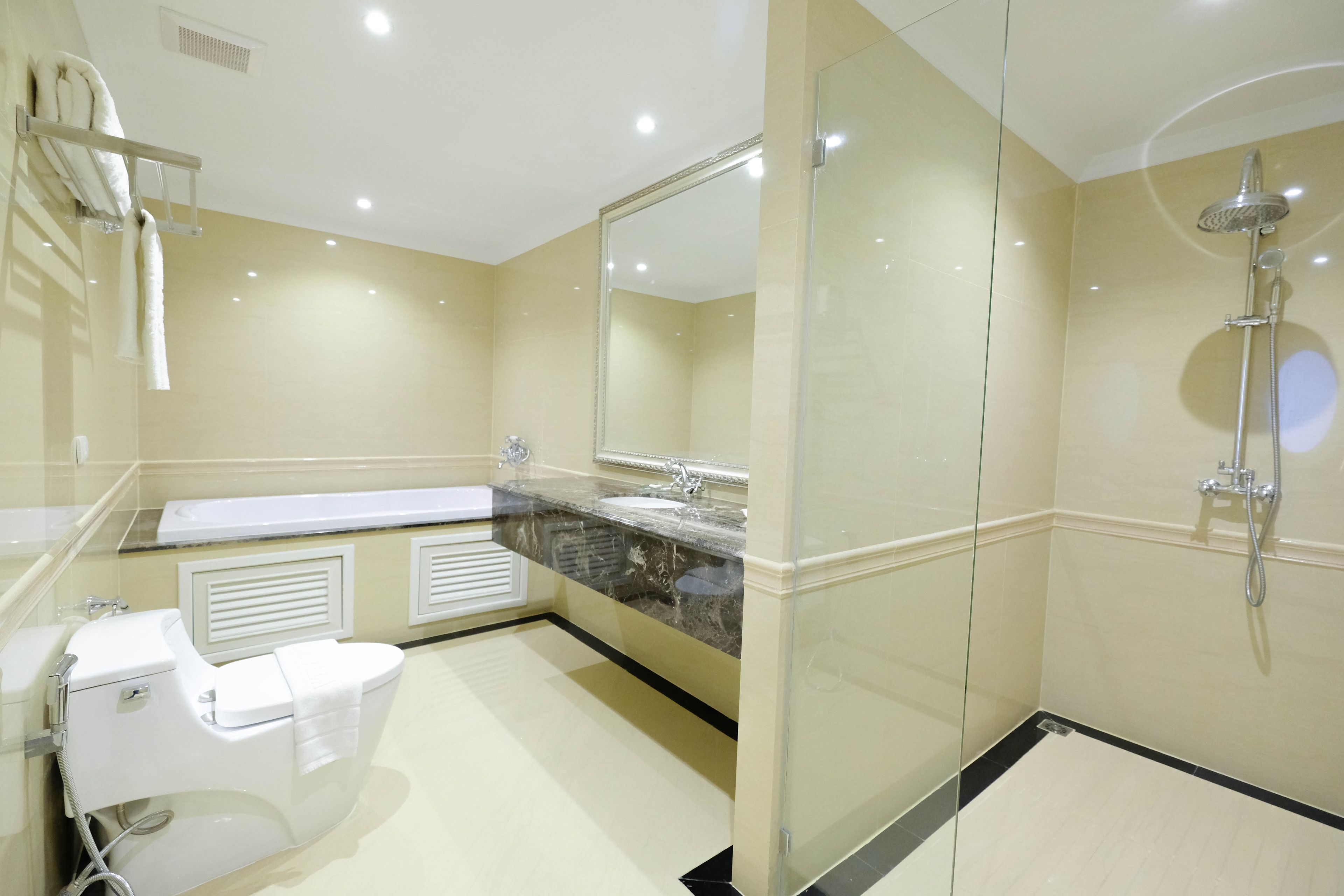 suite, 1 king bed, city view | bathroom | rainfall showerhead, free toiletries, hair dryer, bathrobes
