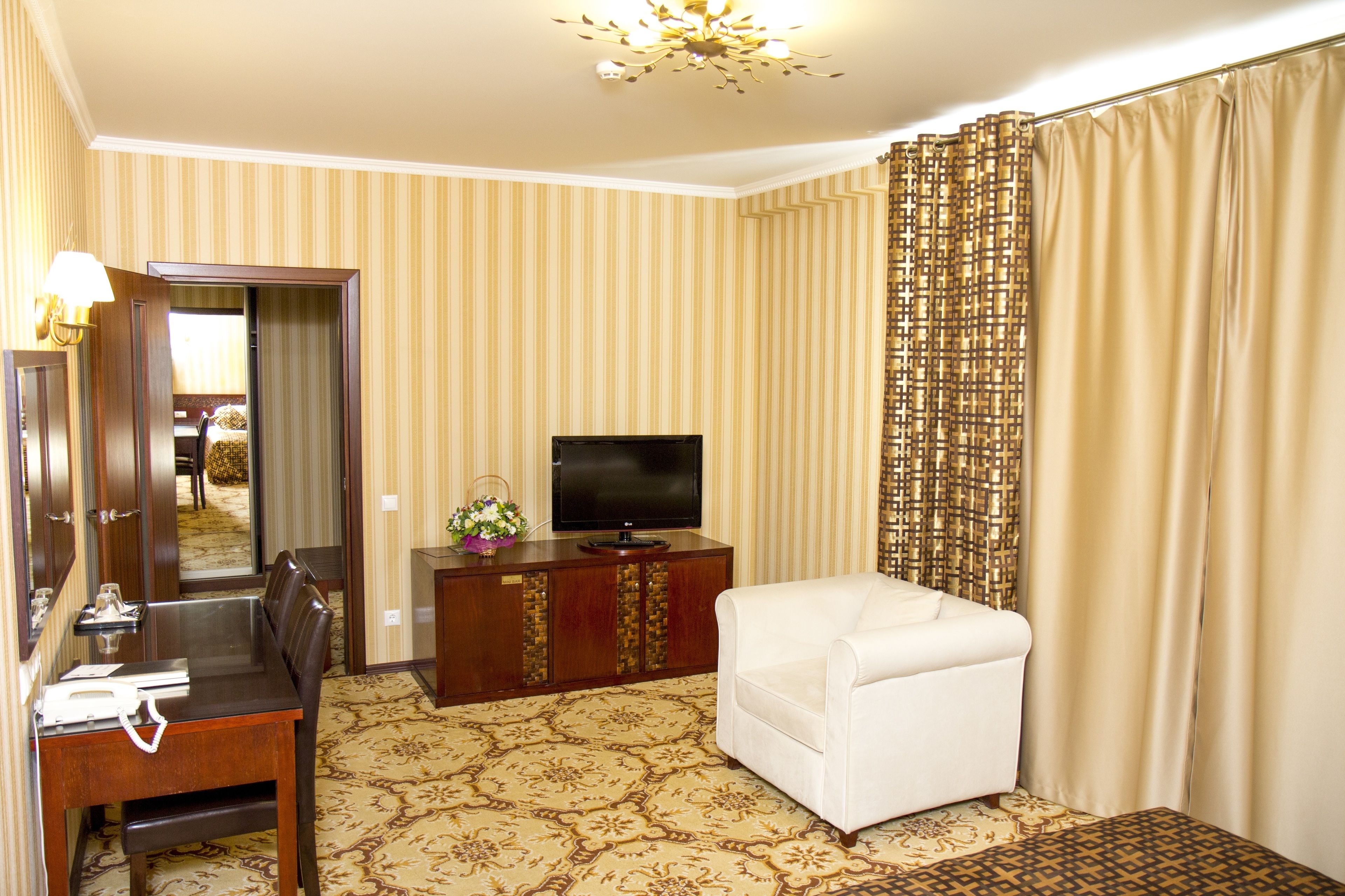 superior double room | minibar, in-room safe, desk, soundproofing