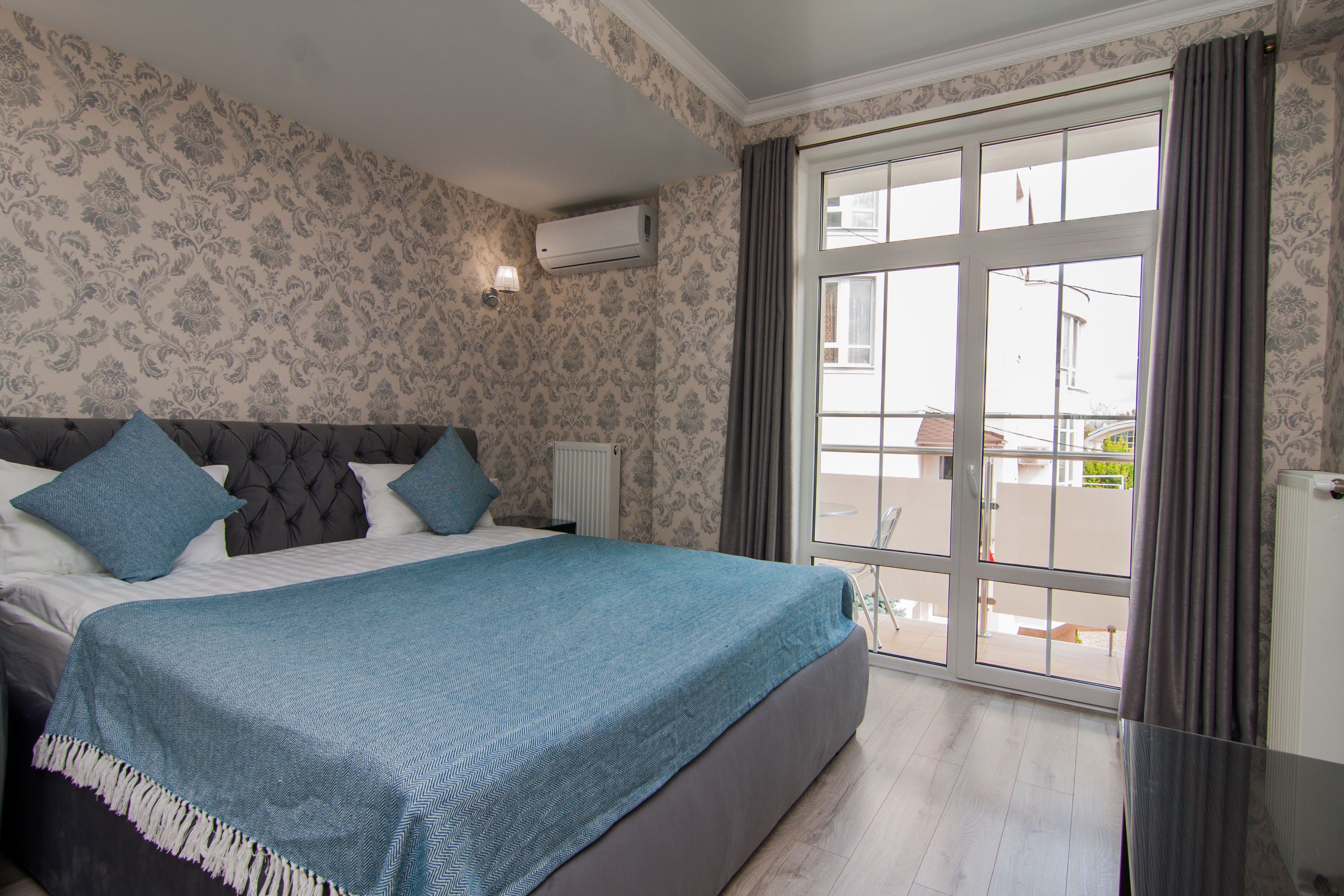 superior double room | minibar, in-room safe, desk, soundproofing